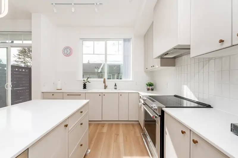 127 1331 OLMSTED STREET - photo 4 of 40