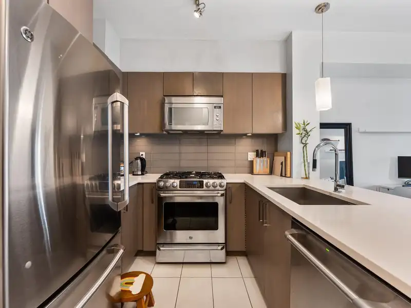 302 10155 RIVER DRIVE - photo 4 of 21