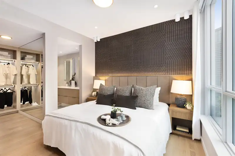 1504 6036 GRAY AVENUE - photo 3 of 7