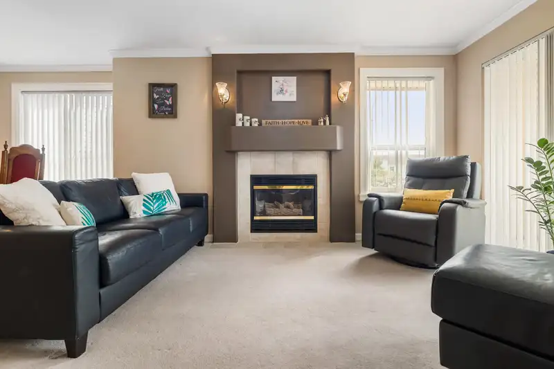 204 2772 CLEARBROOK ROAD - photo 4 of 32