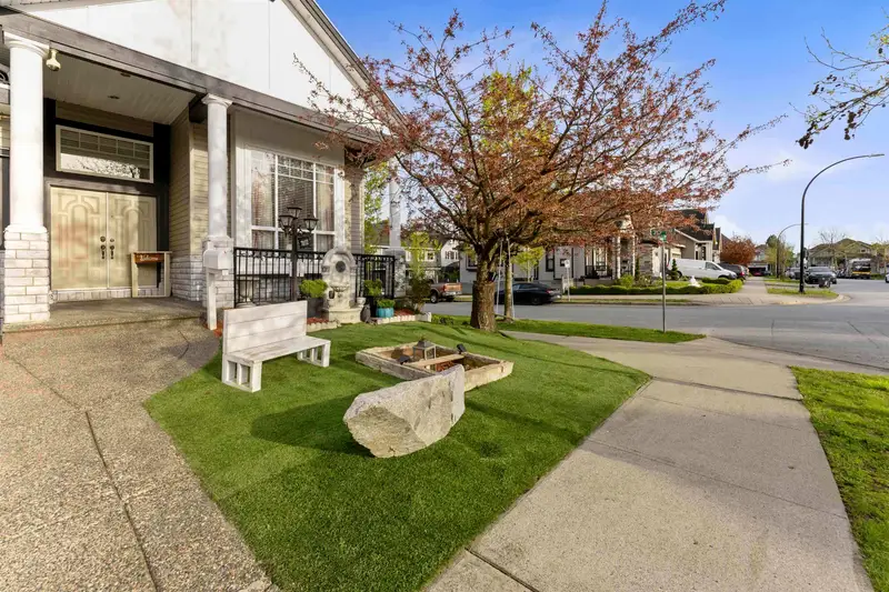 7012 149TH STREET - photo 3 of 25