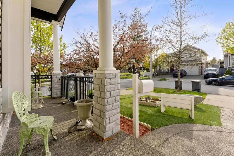 7012 149TH STREET - photo 4 of 25