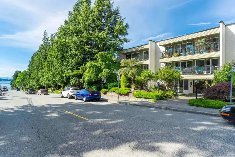 #304 1351 MARTIN STREET - photo 2 of 40