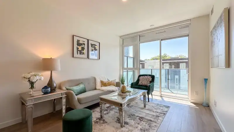 312 13428 105 AVENUE - photo 2 of 33