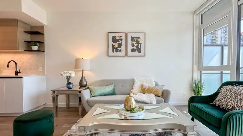 312 13428 105 AVENUE - photo 3 of 33