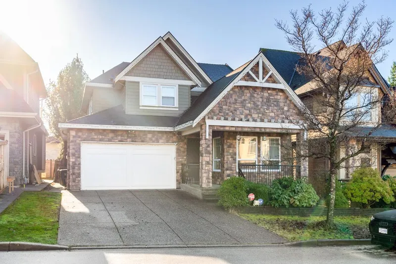 16334 25 AVENUE - photo 1 of 25