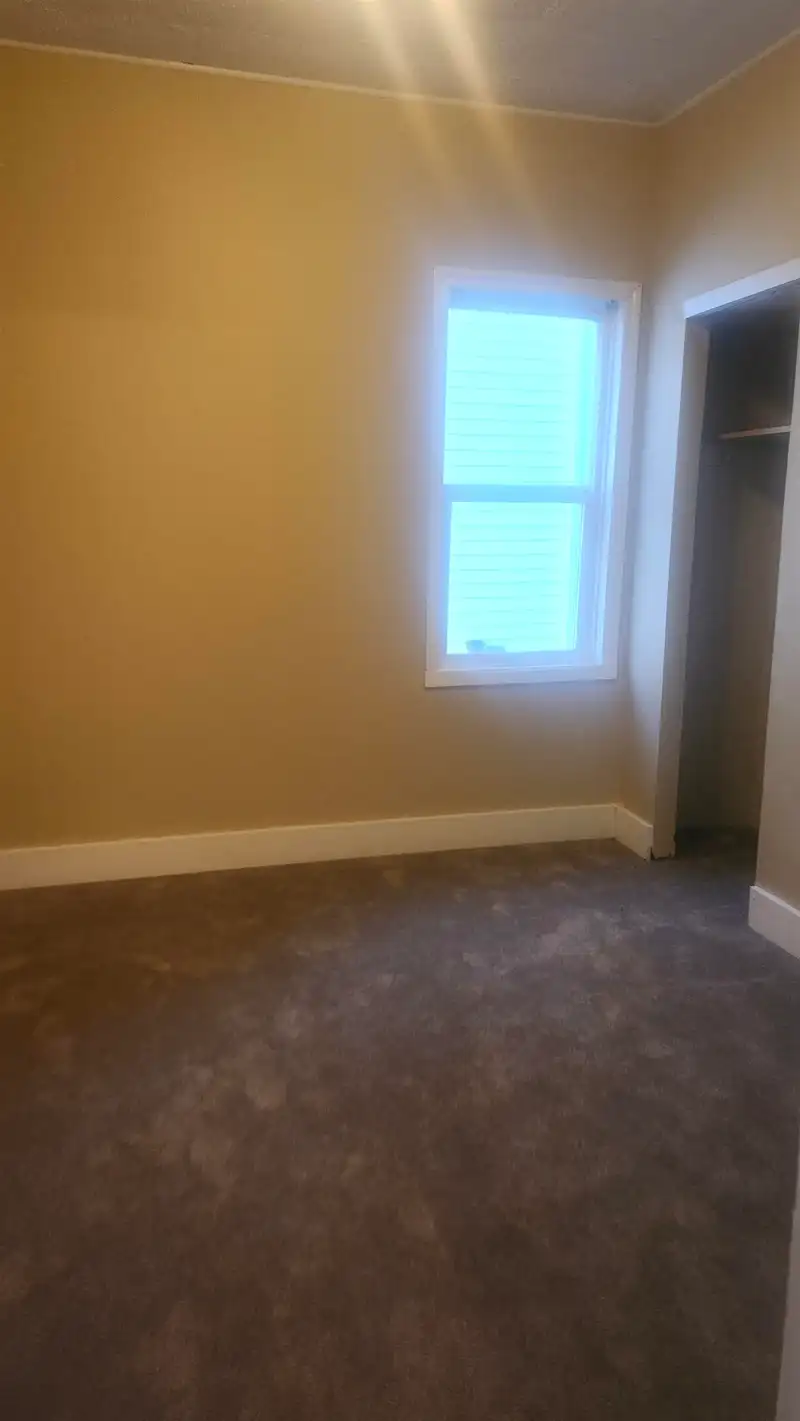 7575 DUNSMUIR STREET - photo 3 of 10