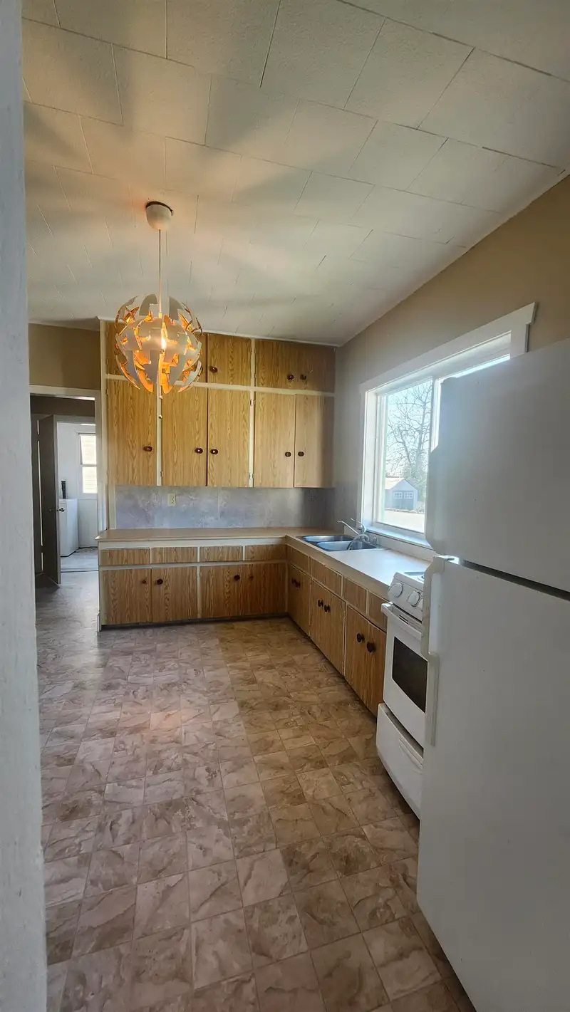 7575 DUNSMUIR STREET - photo 4 of 10
