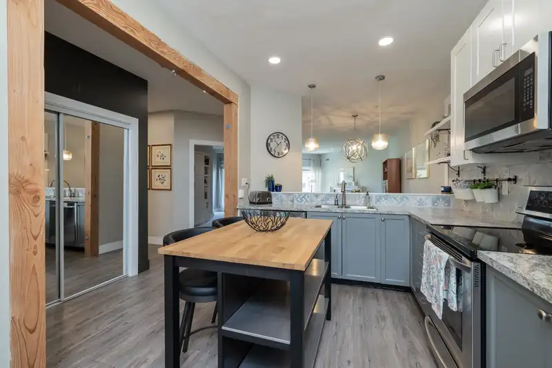 204 4733 W RIVER ROAD - photo 4 of 35