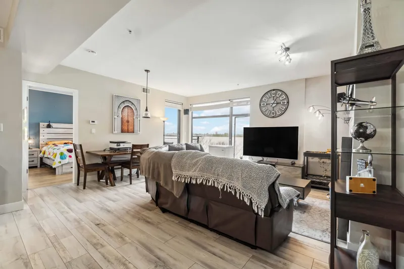 201 14300 RIVERPORT WAY - photo 3 of 25