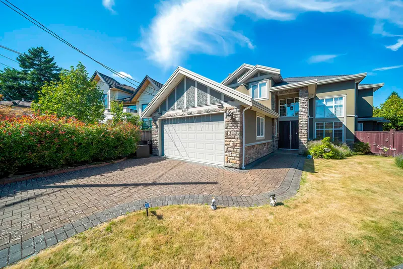 7600 LANCING COURT - photo 1 of 25