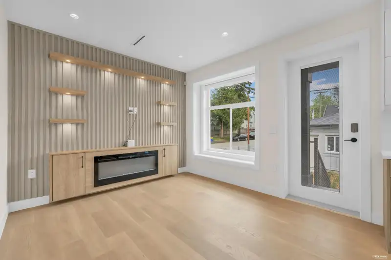 1620 E 53RD AVENUE - photo 2 of 40