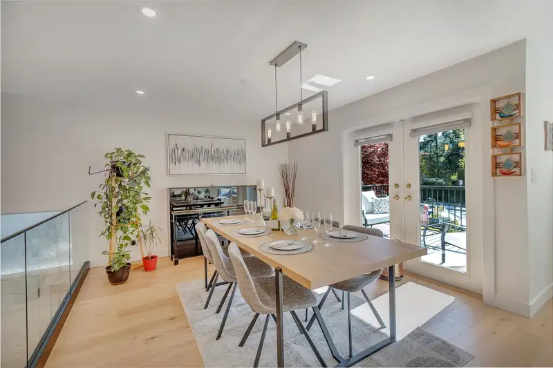 3993 LYNN VALLEY ROAD - photo 4 of 38