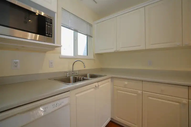 21 5610 TRAIL AVENUE - photo 4 of 26