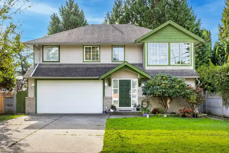 20842 52 AVENUE - photo 1 of 40