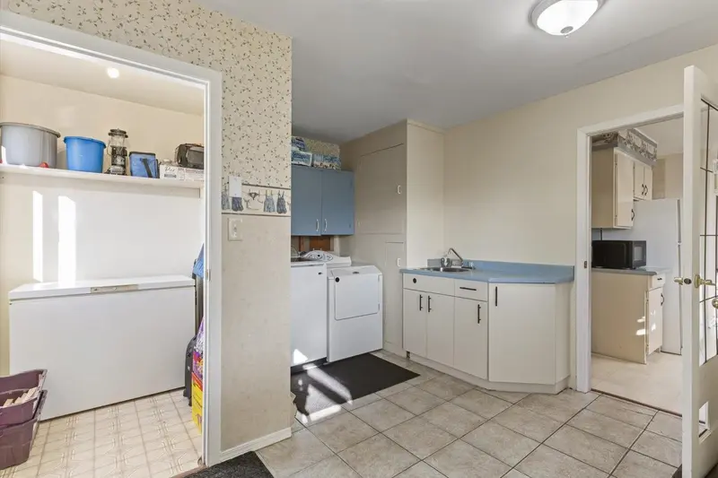 9227 ANNIS ROAD - photo 4 of 25