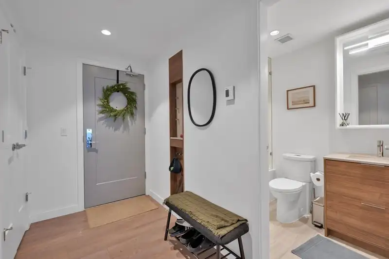504 1045 AUSTIN AVENUE - photo 3 of 39