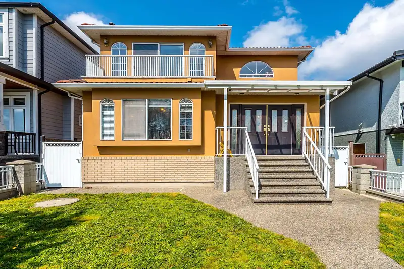 927 E 50TH AVENUE - photo 1 of 31