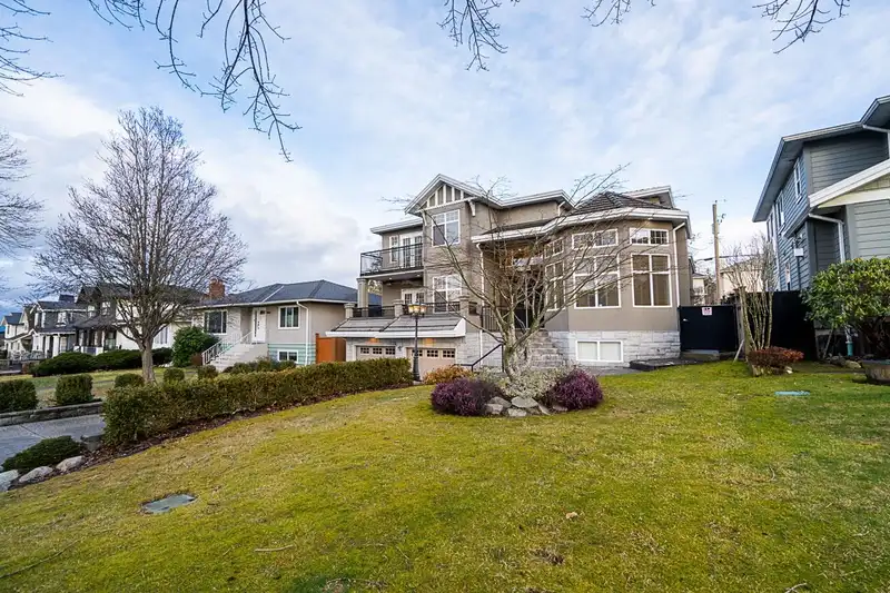 6442 LAKEVIEW AVENUE - photo 3 of 40