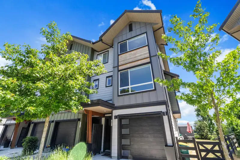 39 4292 WOLF WAY - photo 1 of 40