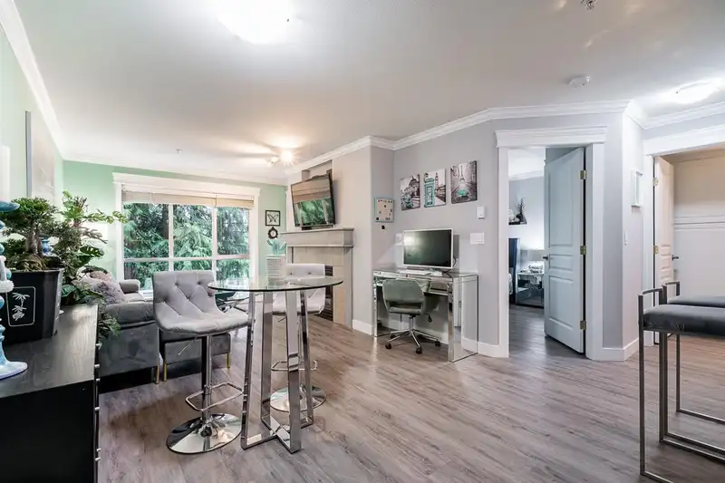320 9979 140 STREET - photo 1 of 32