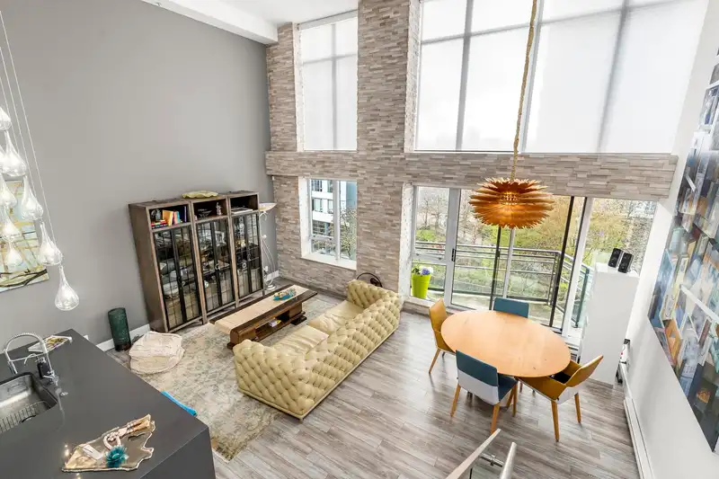 606 29 SMITHE MEWS - photo 2 of 40