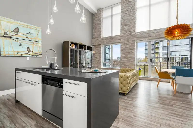 606 29 SMITHE MEWS - photo 3 of 40