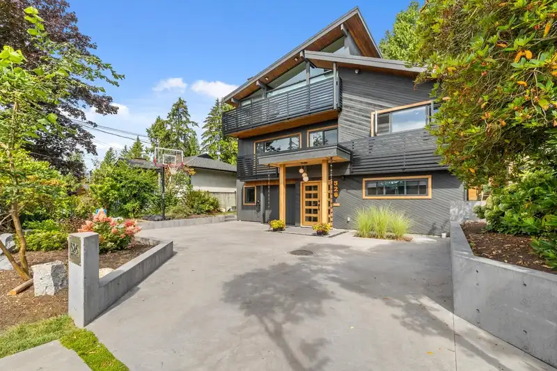 526 W KINGS ROAD - photo 1 of 40