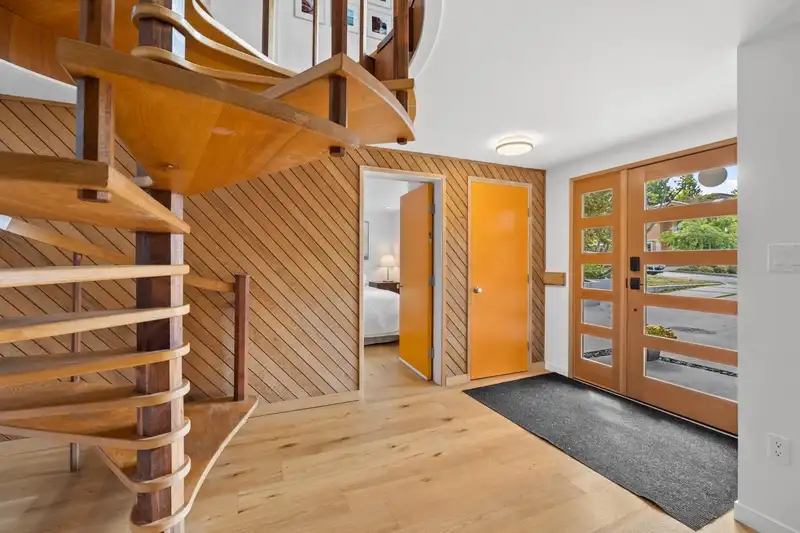 526 W KINGS ROAD - photo 3 of 40