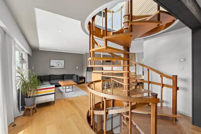 526 W KINGS ROAD - photo 4 of 40