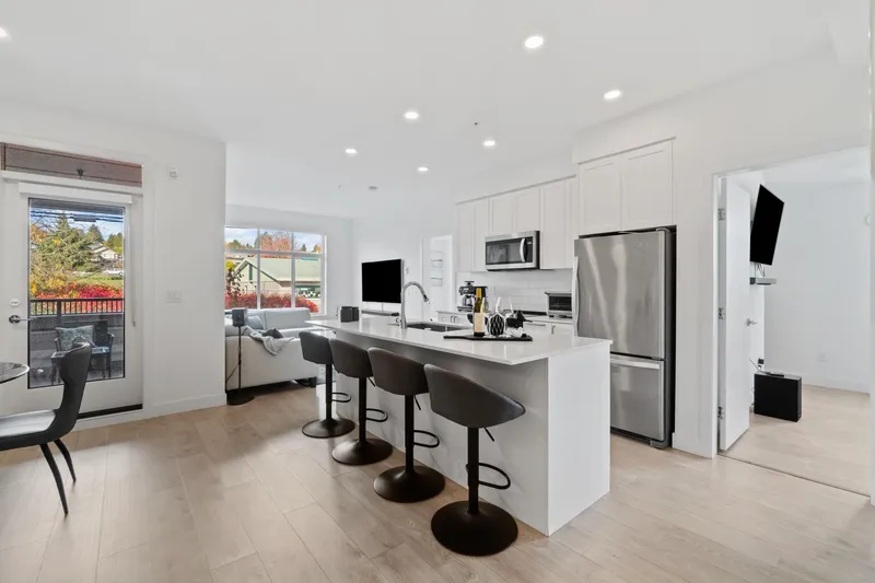 301 808 GAUTHIER AVENUE - photo 1 of 25