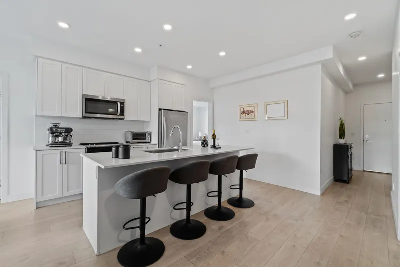 301 808 GAUTHIER AVENUE - photo 2 of 25