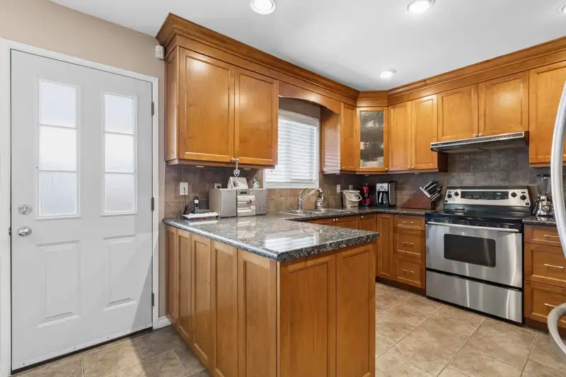 1108 CLIFF AVENUE - photo 4 of 40