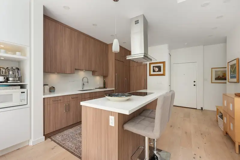 115 1420 DUCHESS AVENUE - photo 4 of 23