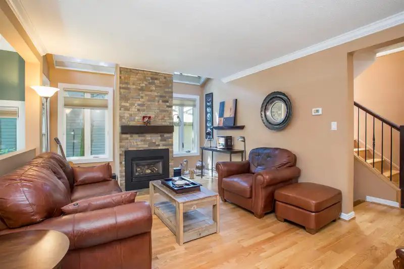 1989 CEDAR VILLAGE CRESCENT - photo 2 of 36