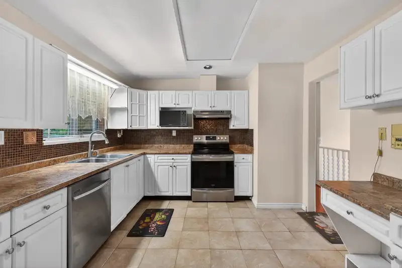 8927 146A STREET - photo 3 of 23