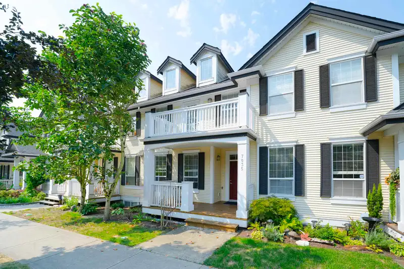 7035 179A STREET - photo 2 of 23