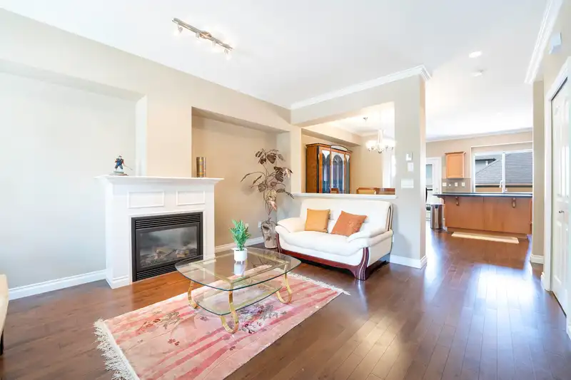 7035 179A STREET - photo 3 of 23