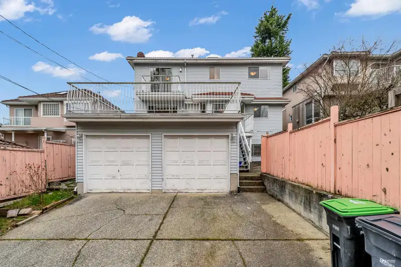 2068 SCARBORO AVENUE - photo 3 of 5