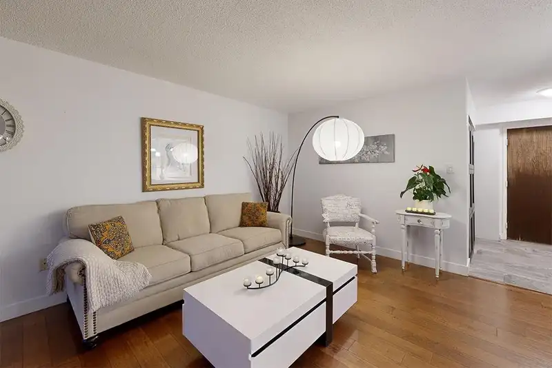 1001 3771 BARTLETT COURT - photo 3 of 40