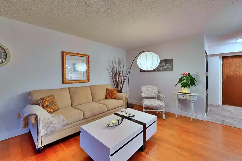 1001 3771 BARTLETT COURT - photo 4 of 40