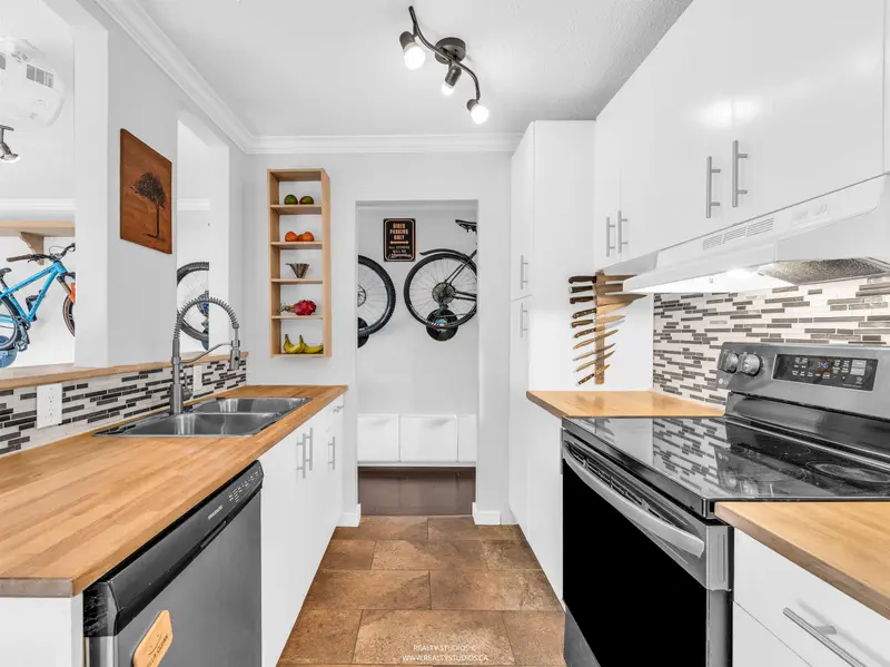 306 2222 CAMBRIDGE STREET - photo 1 of 25