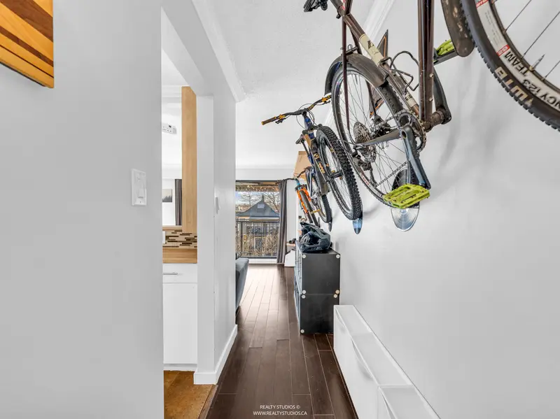 306 2222 CAMBRIDGE STREET - photo 4 of 25