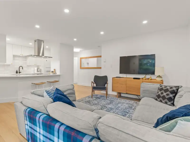 116 1890 W 6TH AVENUE - photo 4 of 36