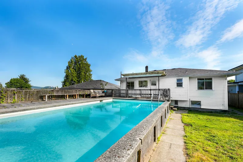 822 E 4TH STREET - photo 4 of 19