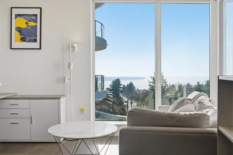 602 1500 MARTIN STREET - photo 4 of 24