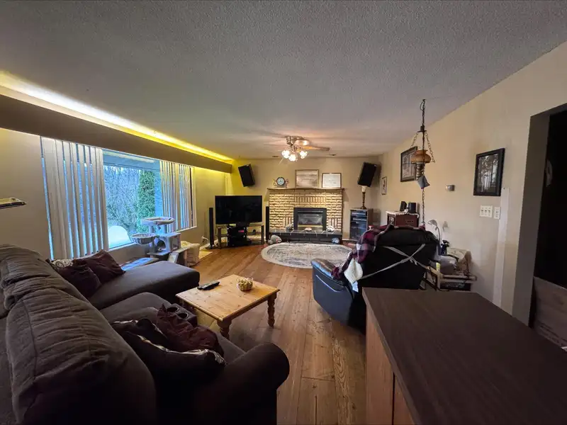 10105 BONAVISTA STREET - photo 4 of 17