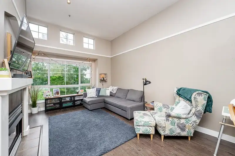 331 19528 FRASER HIGHWAY - photo 4 of 21