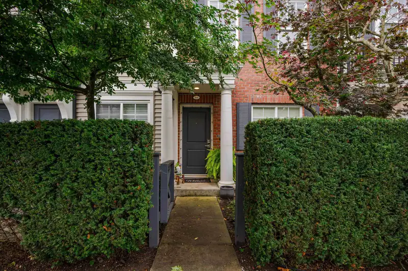 89 7233 189 STREET - photo 4 of 32