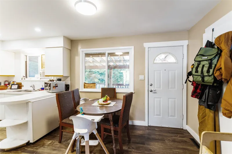 648 WILLOW STREET - photo 4 of 25